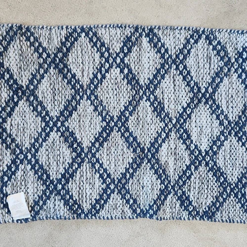 Blue and White Diamond Woven Pattern Rug